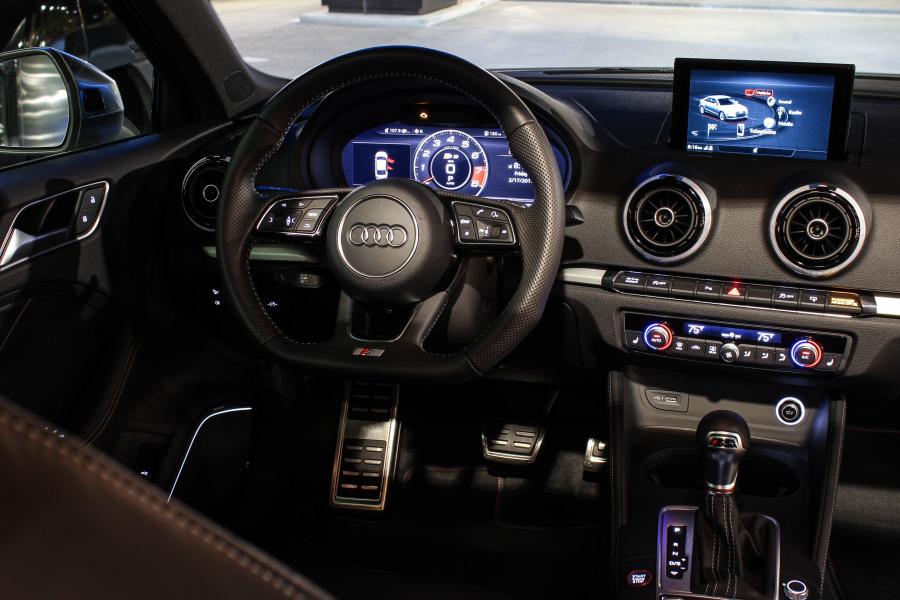 Торпедо Audi S3 Sedan (8V) 2016 года  (NA) (фото 27 из 40)